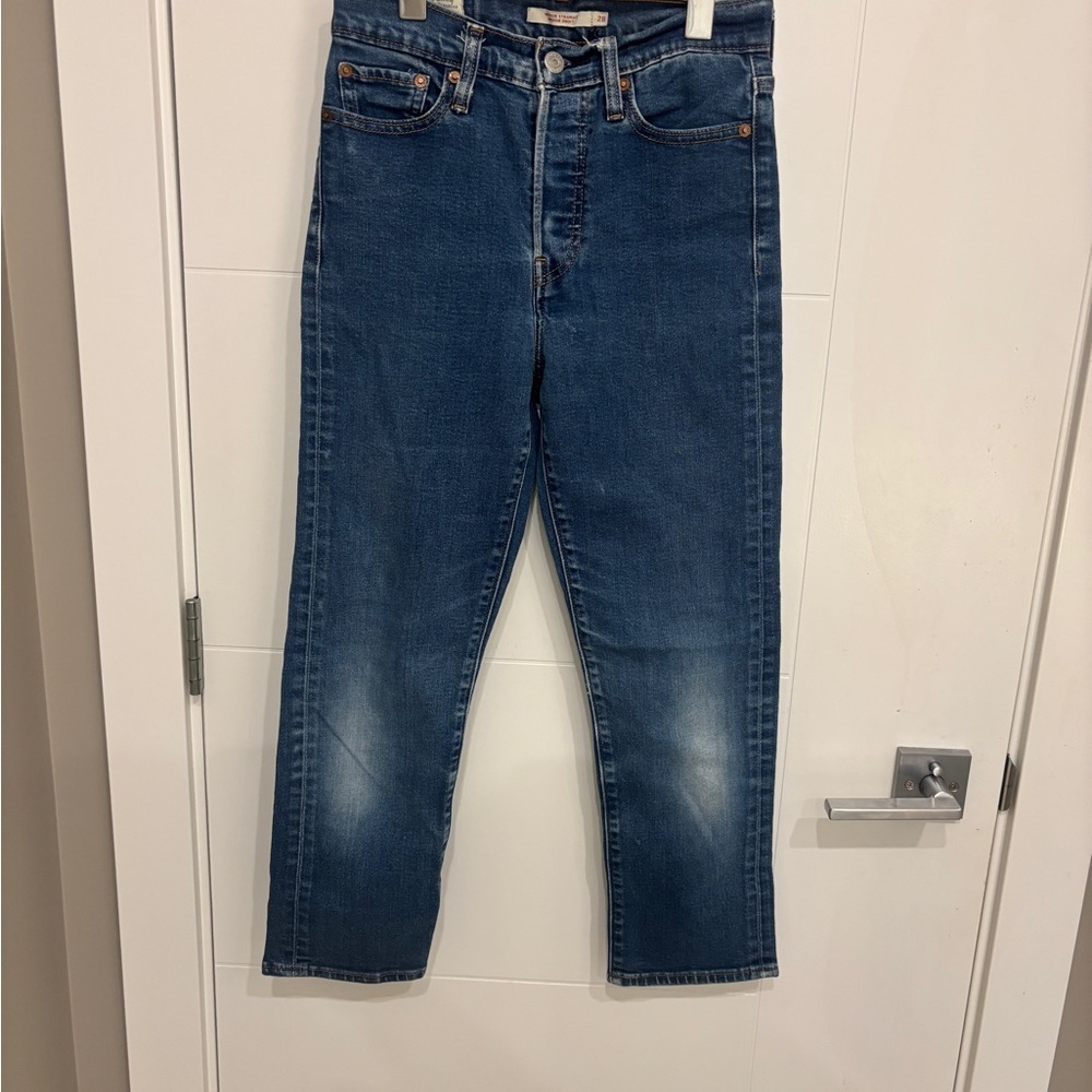 Levi's Women's Wedgie Straight Leg Fringe-Back Blue Jeans - Picture 2 of 9